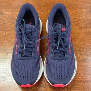 Brooks Women’s Glycerin GTS 19 Navy and Pink Athletic Shoes 11.5